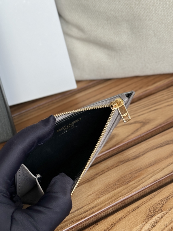 イヴサンローラン財布角部分ディテール